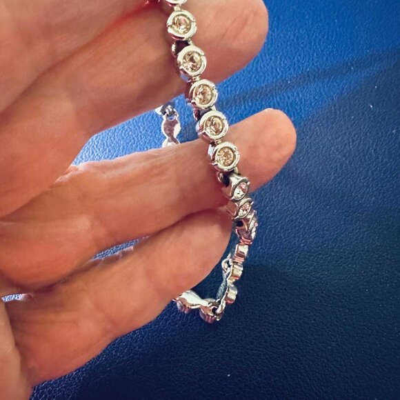 7" Vintage Swarovski Tennis Bracelet. Sparkly Austrian Bezel Set Crystals. - Picture 2 of 5